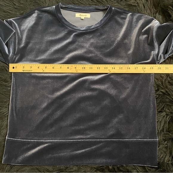 Madewell ladies pull over crew neck top. Metallic navy blue long sleeve size XS - Picture 10 of 13
